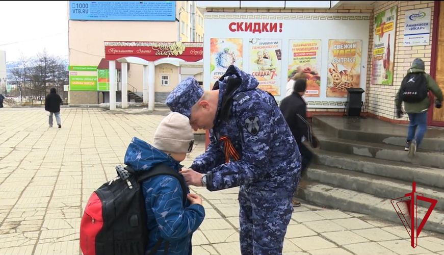 Росгвардейцы присоединились к Всероссийской акции «Георгиевская ленточка» в Магадане