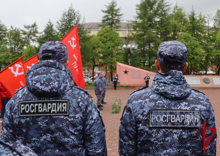 В Магадане росгвардейцы почтили память павших в годы Великой Отечественной войны