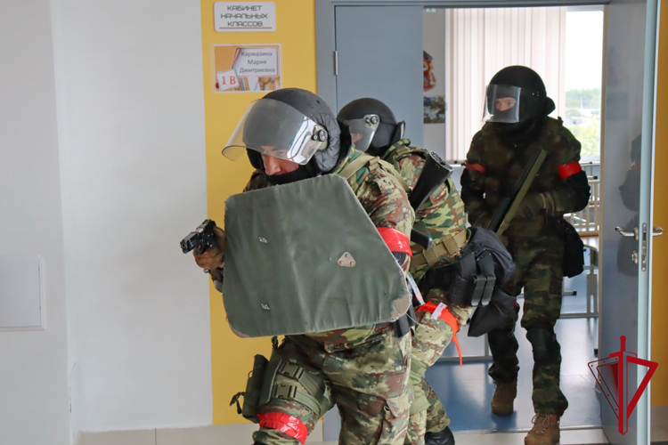 Росгвардейцы приняли участие в антитероррестических учениях в Ольском районе