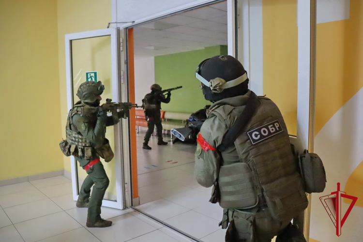 Росгвардейцы приняли участие в антитероррестических учениях в Ольском районе