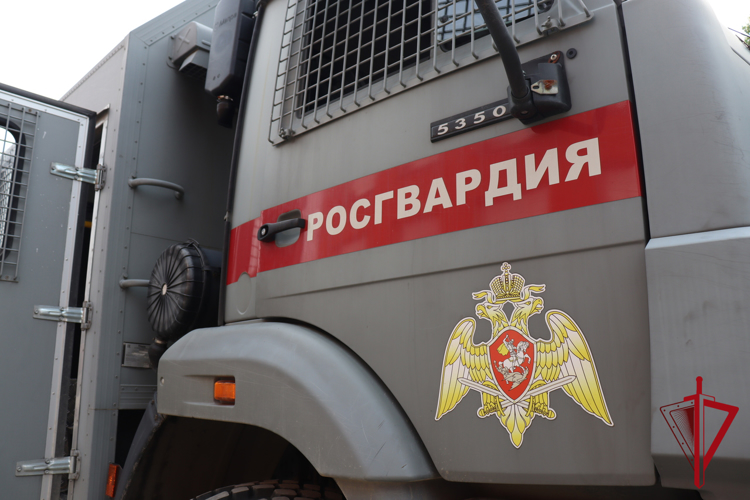 При силовой поддержке спецназа Росгвардии на Колыме задержаны подозреваемые в преступлении