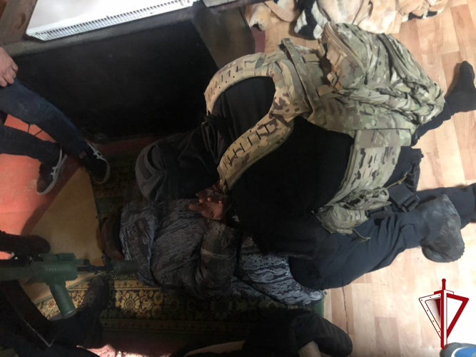 При силовой поддержке спецназа Росгвардии на Колыме задержаны подозреваемые в преступлении