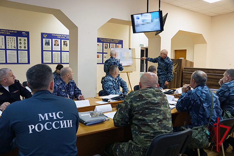 В Магадане спецназ Росгвардии принял участие в учениях УФСИН