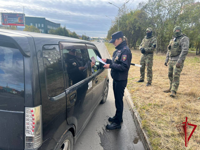 Сотрудники ОМОН «Гвардеец» приняли участие в проведении профилактических мероприятий по пресечению нарушений ПДД