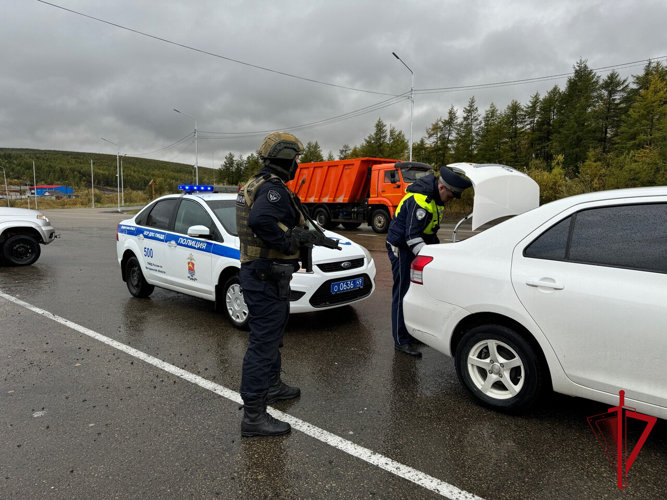 В Магадане ОМОН Росгвардии принял участие в межведомственной профилактической операции «Анаконда»  