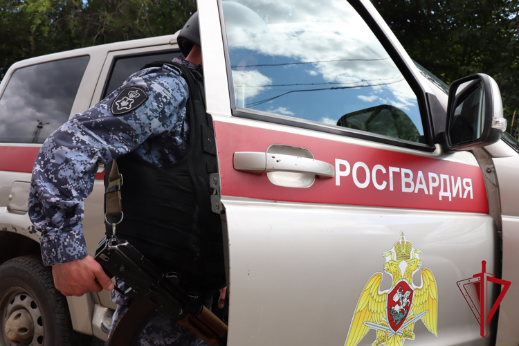 Сотрудники Росгвардии задержали нарушителей общественного порядка в магаданском баре