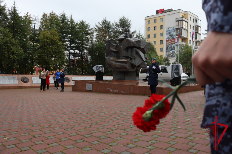 Магаданские росгвардейцы приняли участие в мемориальных акциях  