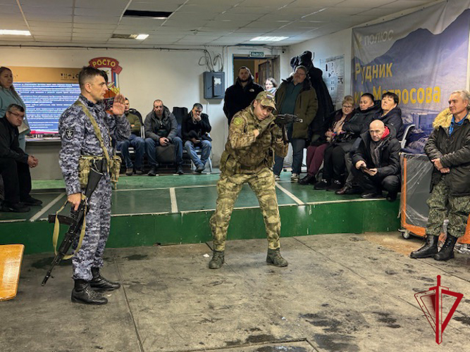 Военнослужащие и сотрудники Росгвардии провели занятия с магаданскими педагогами