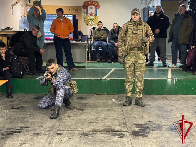 Военнослужащие и сотрудники Росгвардии провели занятия с магаданскими педагогами