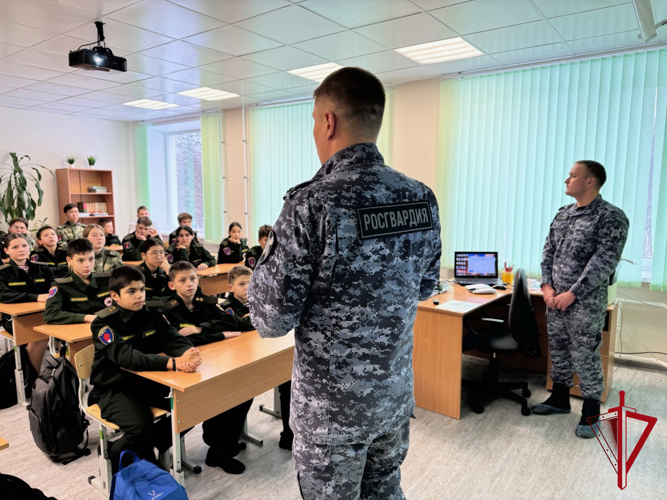 Росгвардейцы напомнили школьникам о правилах безопасности дорожного движения