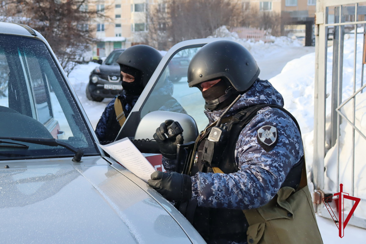 В Магадане полицейские и росгвардейцы задержали подозреваемого в убийстве 