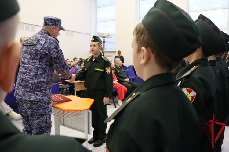 Магаданские лицеисты дали клятву юных росгвардейцев 