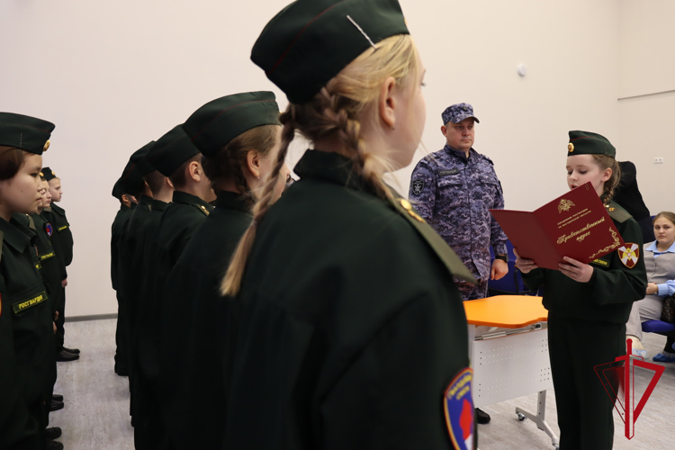 Магаданские лицеисты дали клятву юных росгвардейцев 