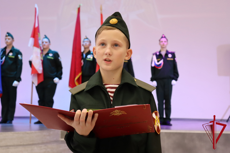 Магаданские лицеисты дали клятву юных росгвардейцев 