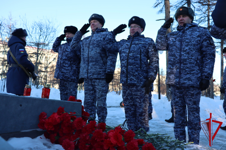 Росгвардейцы возложили цветы в память о колымчанах-земляках, погибших в локальных военных конфликтах       