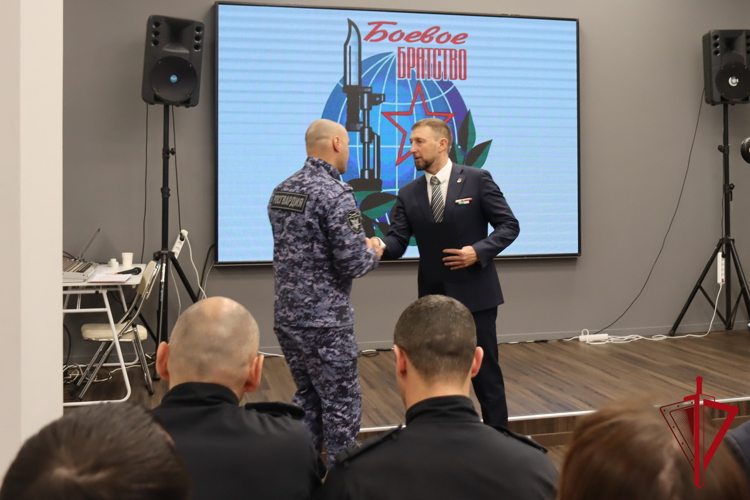 Росгвардейцы возложили цветы в память о колымчанах-земляках, погибших в локальных военных конфликтах       