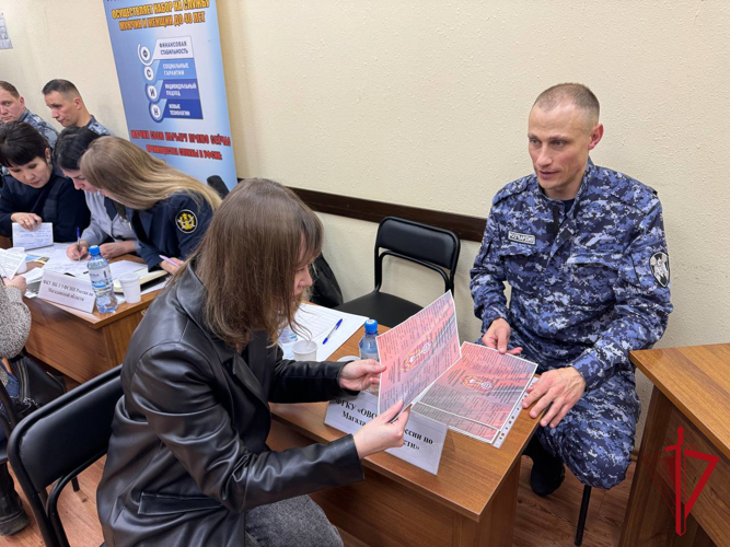 Подразделения Росгвардии приняли участие в ярмарке вакансий силовых структур  