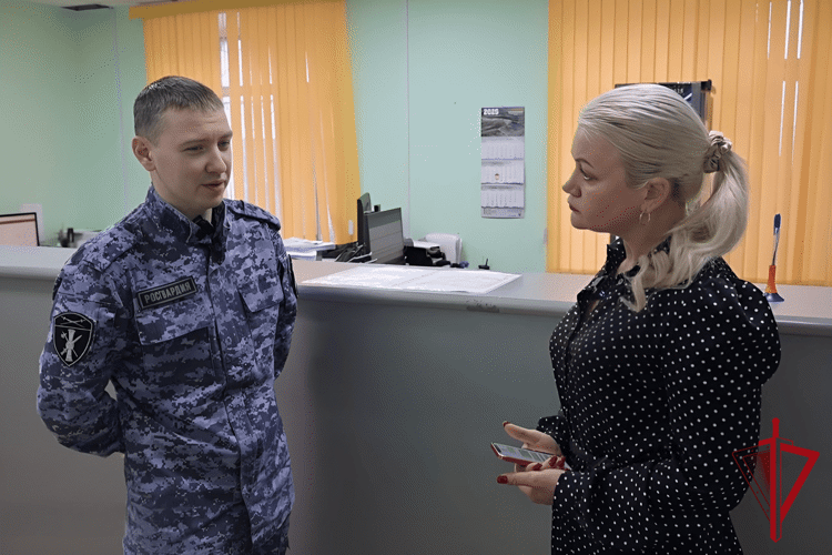 Офицер Росгвардии в телеэфире «Колыма-плюс» призвал владельцев оружия соблюдать правила хранения и сроки перерегистрации