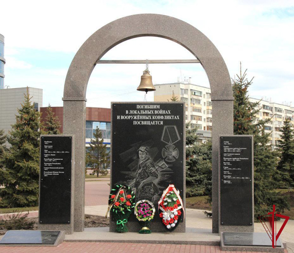 Ветераны и действующие бойцы магаданского СОБРа навестили место воинского захоронения Вадима Черепа в Белгороде