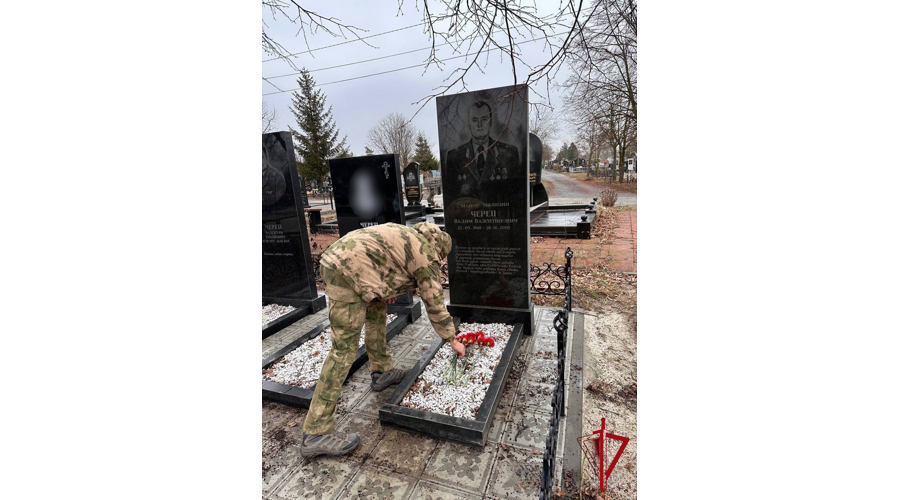 Ветераны и действующие бойцы магаданского СОБРа навестили место воинского захоронения Вадима Черепа в Белгороде
