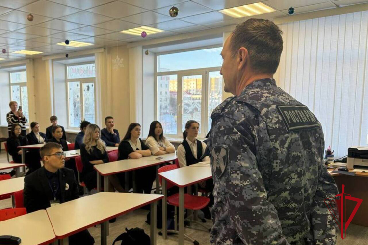 Офицеры Росгвардии знакомят школьников Колымы с ведомственными вузами 