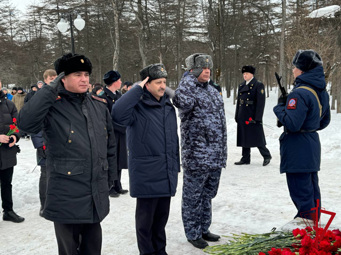 В Магадане росгвардейцы почтили память россиян, исполнявших служебный долг за пределами Отечества