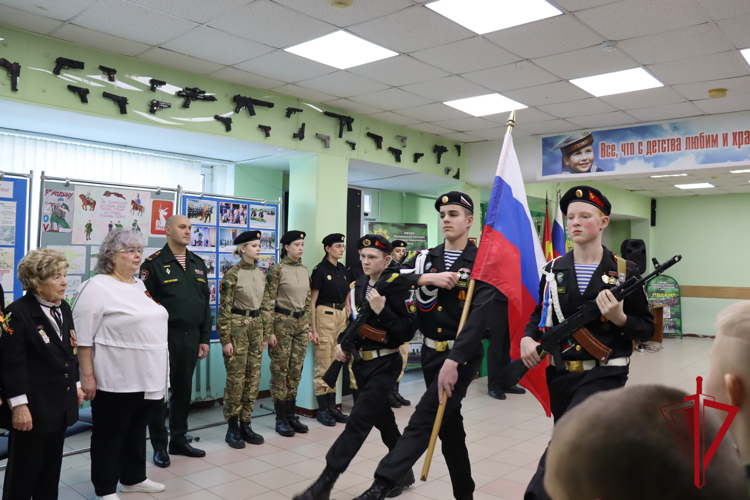 Росгвардейцы провели урок мужества для курсантов центра «Подвиг» на Колыме