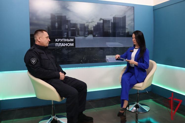Командир магаданского ОМОНа стал гостем в студии «ТВ-Карибу»