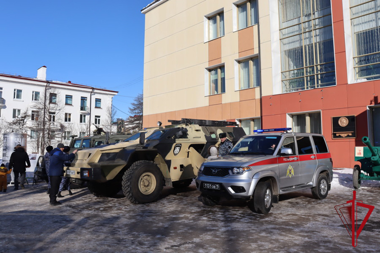 Колымчане познакомились с техникой и экипировкой спецназа Росгвардии 