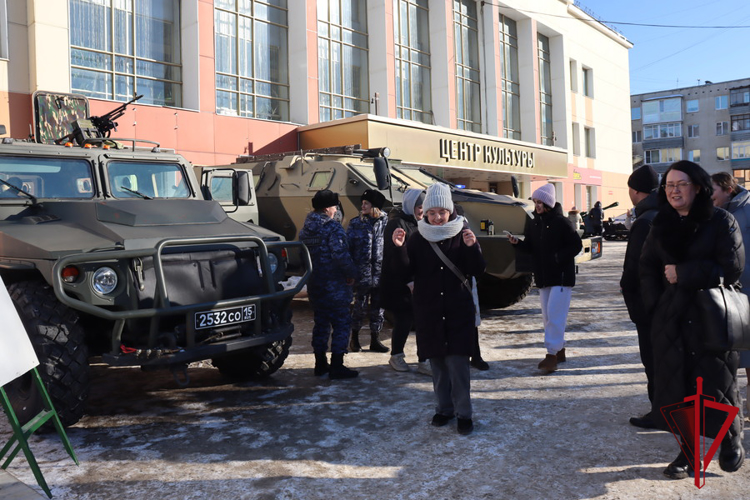 Колымчане познакомились с техникой и экипировкой спецназа Росгвардии 