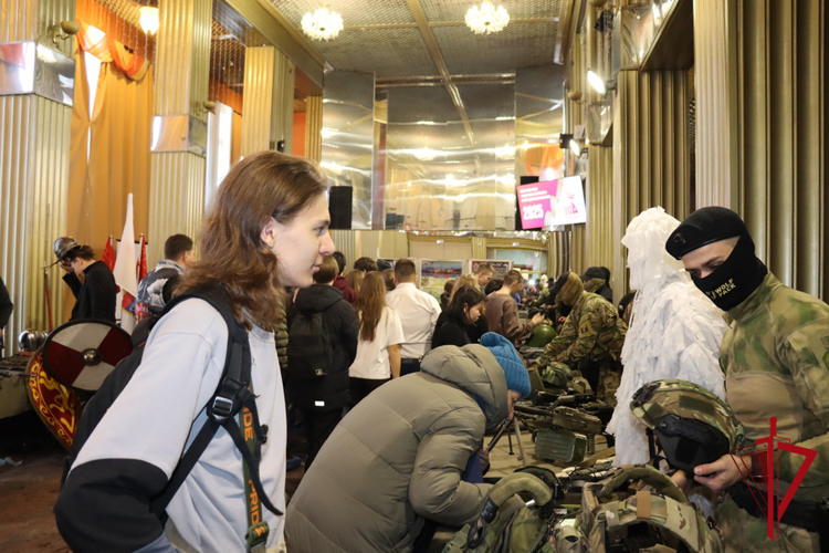Колымчане познакомились с техникой и экипировкой спецназа Росгвардии 