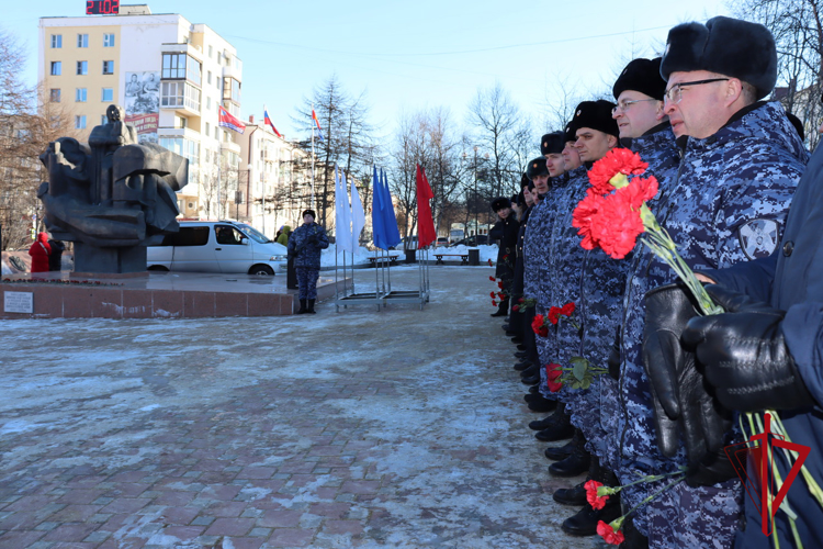 Росгвардия приняла участие в мемориальной акции в Магадане