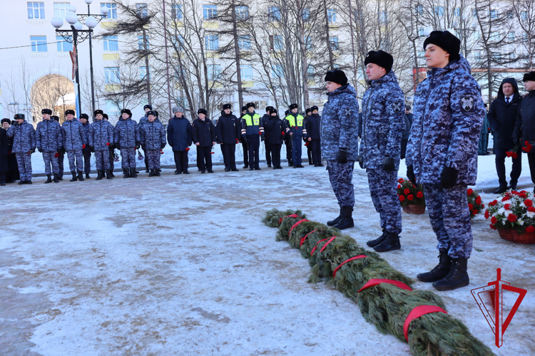 Росгвардия приняла участие в мемориальной акции в Магадане
