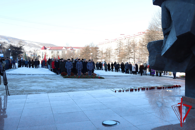 Росгвардия приняла участие в мемориальной акции в Магадане
