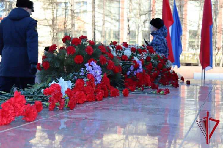 Росгвардия приняла участие в мемориальной акции в Магадане