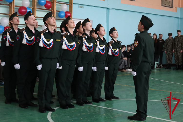 Юные росгвардейцы стали победителями в городском смотре строя и песни в Магадане