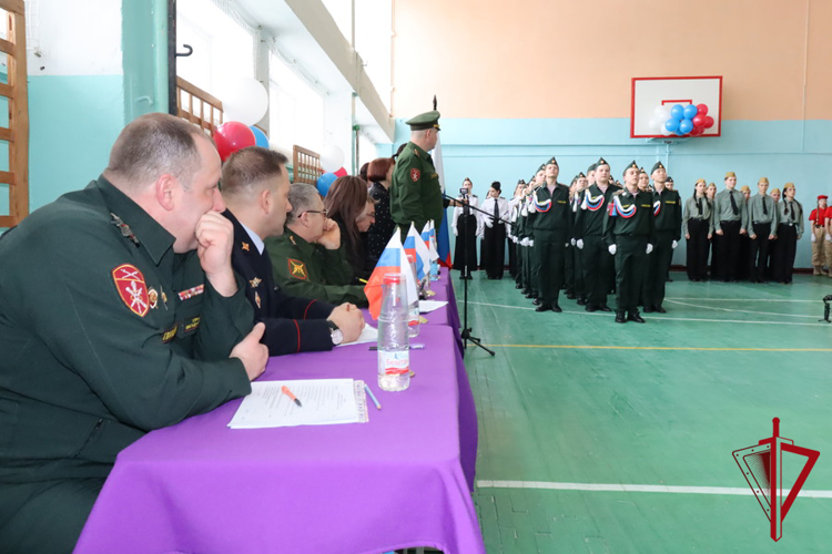 Юные росгвардейцы стали победителями в городском смотре строя и песни в Магадане