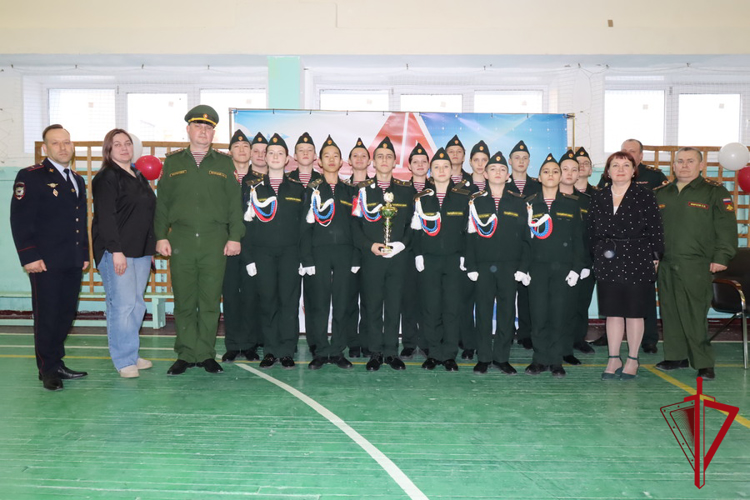 Юные росгвардейцы стали победителями в городском смотре строя и песни в Магадане