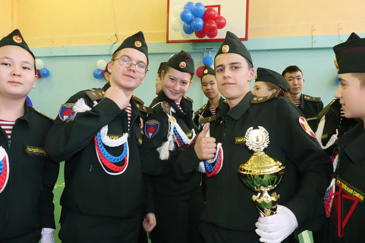 Юные росгвардейцы стали победителями в городском смотре строя и песни в Магадане
