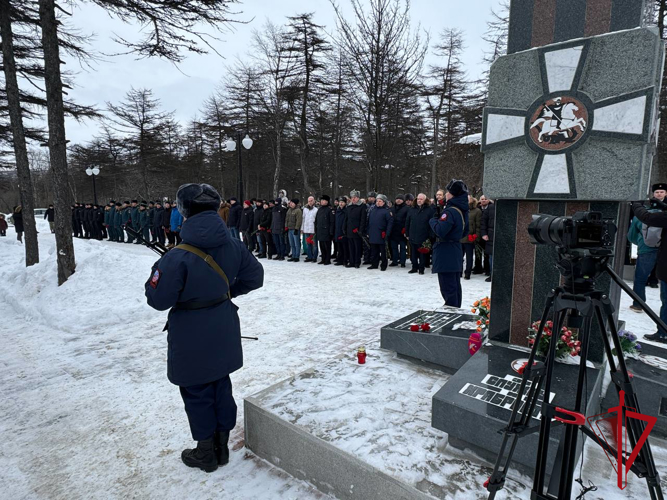 В Магадане росгвардейцы почтили память россиян, исполнявших служебный долг за пределами Отечества