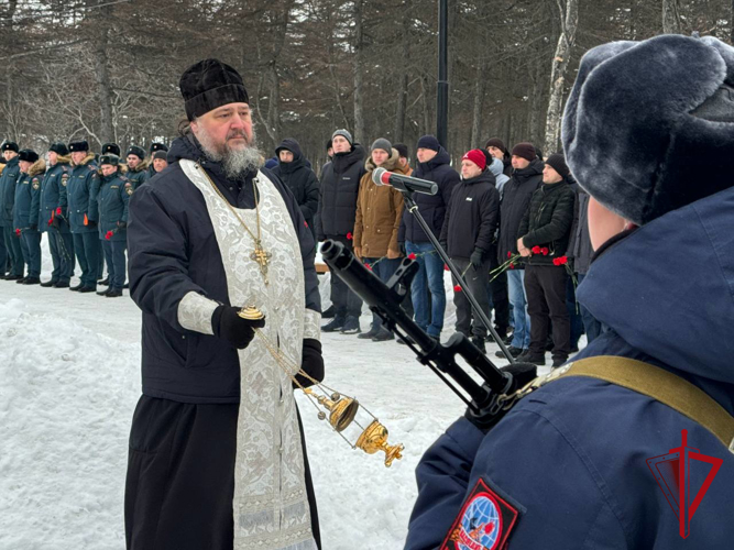 В Магадане росгвардейцы почтили память россиян, исполнявших служебный долг за пределами Отечества