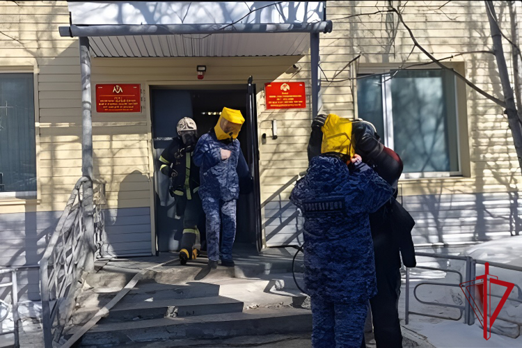 В Магадане на объекте Росгвардии прошла пожарно-тактическая тренировка 