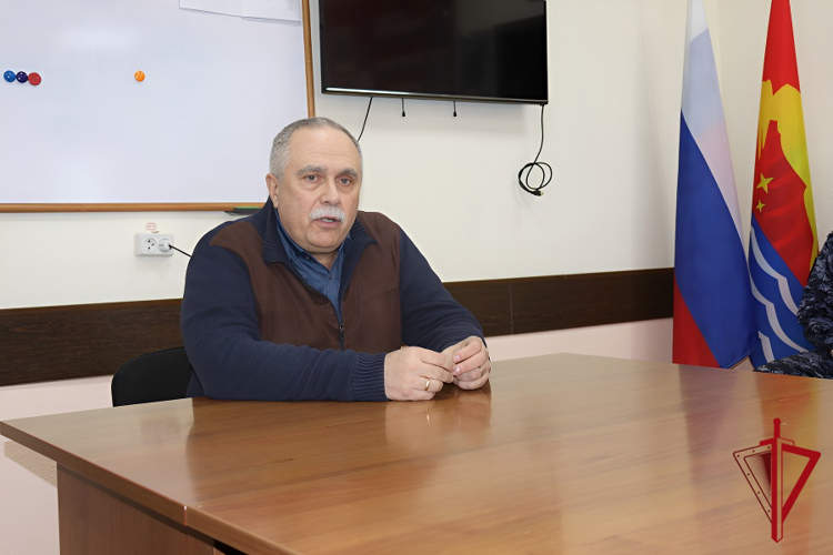 Представитель военного правосудия встретился с магаданскими росгвардейцами