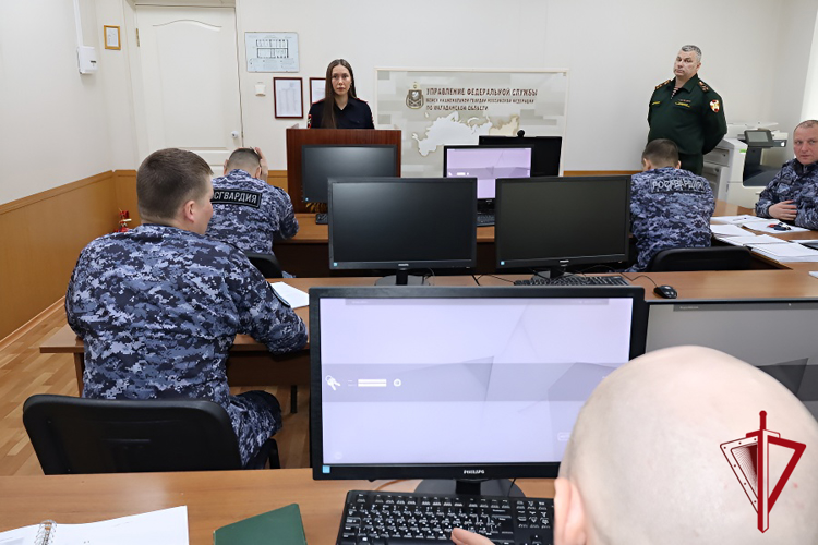 Вопросы безопасности дорожного движения обсудили в Управлении Росгвардии по Магаданской области
