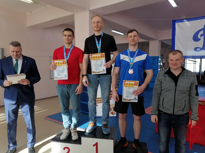 Военнослужащий Росгвардии стал призером чемпионата по гиревому двоеборью среди силовых ведомств Колымы