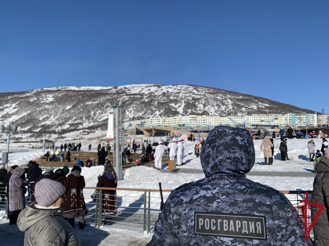 Росгвардейцы обеспечили охрану общественного порядка и безопасность фестиваля «Клёвая Колыма» 