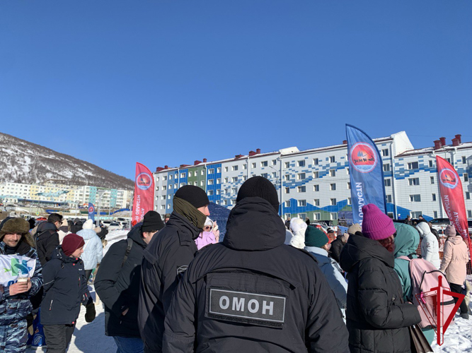 Росгвардейцы обеспечили охрану общественного порядка и безопасность фестиваля «Клёвая Колыма» 