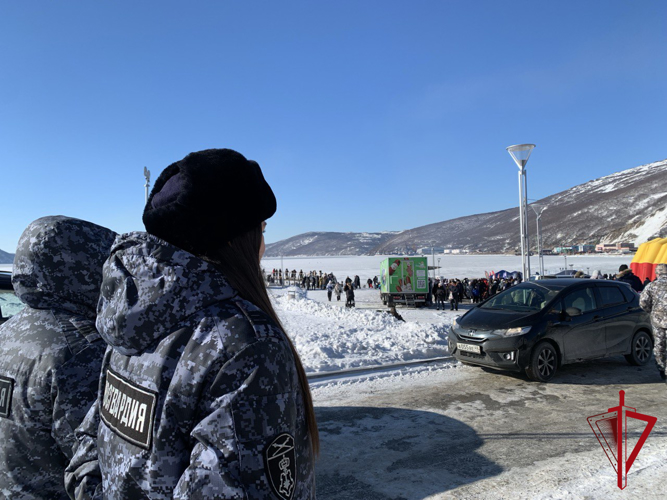 Росгвардейцы обеспечили охрану общественного порядка и безопасность фестиваля «Клёвая Колыма» 
