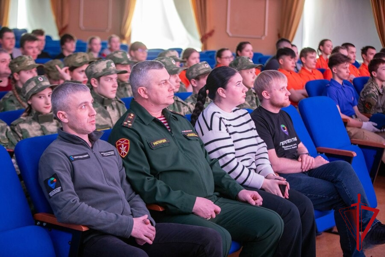 Патриотическая профильная смена «Снежный десант – 2025» стартовала  в Магадане
