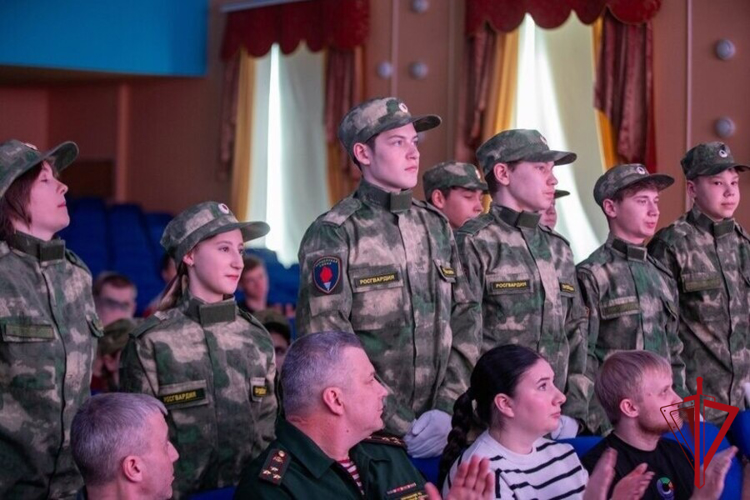 Патриотическая профильная смена «Снежный десант – 2025» стартовала  в Магадане